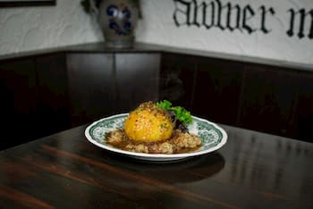 FRAU RAUSCHER'S 
KARTOFFELKLOß MIT KRAUT